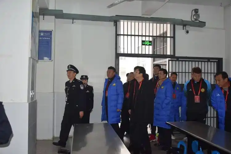 原四川全兴足球明星队到川中监狱开展帮教活动