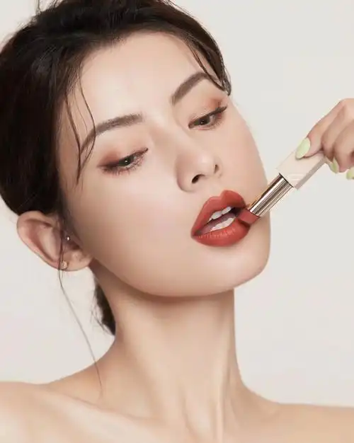 美女的4种唇形,真的能让人变好看!花瓣唇秀气,月牙唇颜值太高