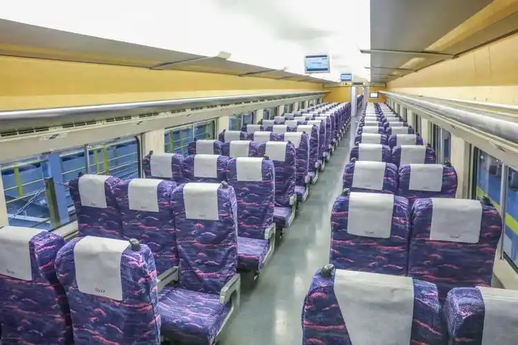 crh2a型动车组列车二等座充电接口和谐号动车组crh380a型两组crh380a