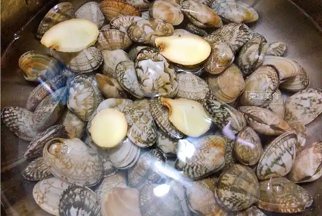 炒花蚬子前这样做让花蚬乖乖地把泥沙吐干净大口大口吃才过瘾