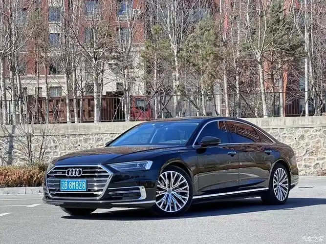 19年奥迪a8l50舒适一处补漆6万公里