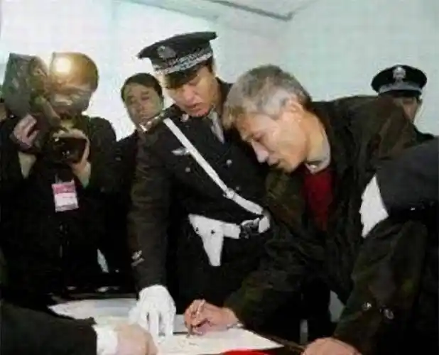 刘涌被执行死刑前,让亲人在脚镣处塞进一元钱,有何深意_沈阳_老婆_孙