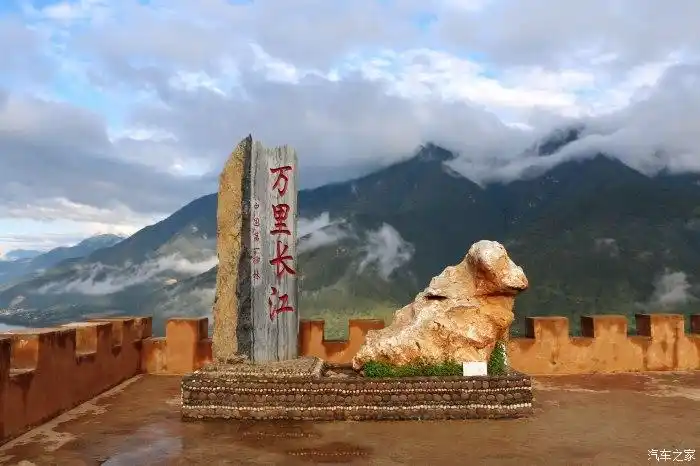 丽江万里长江第一湾观景台