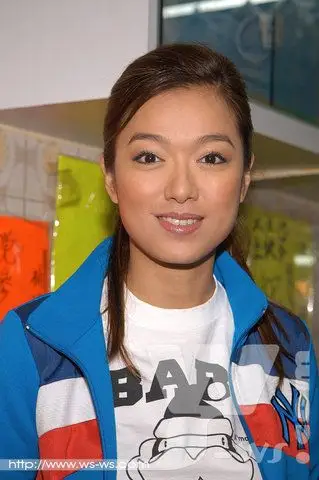 李珊珊玩蛇女郎造型(1/14) - 明星图库