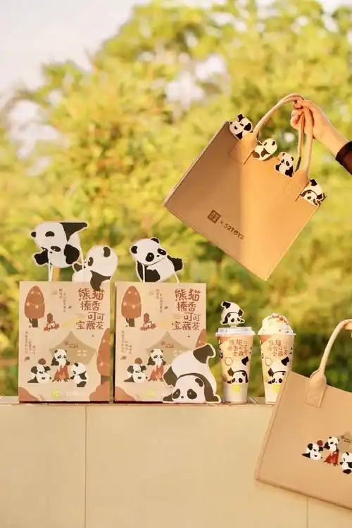 贴贴奈雪小熊猫