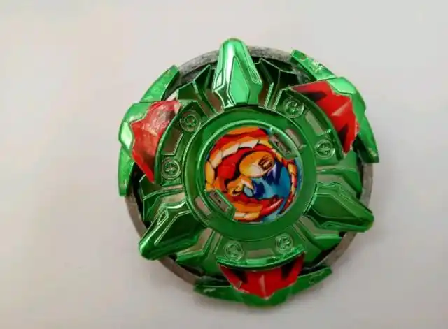 里面的主要是讲陀螺比赛,比较出名的是七大圣兽陀螺,集齐后