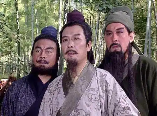 从刘关张三顾茅庐入手探析诸葛亮辅助刘备的内因