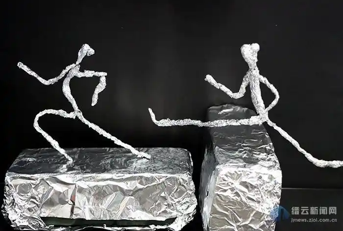 缙云县湖川小学:"妙手迎亚运"创意锡纸作品展