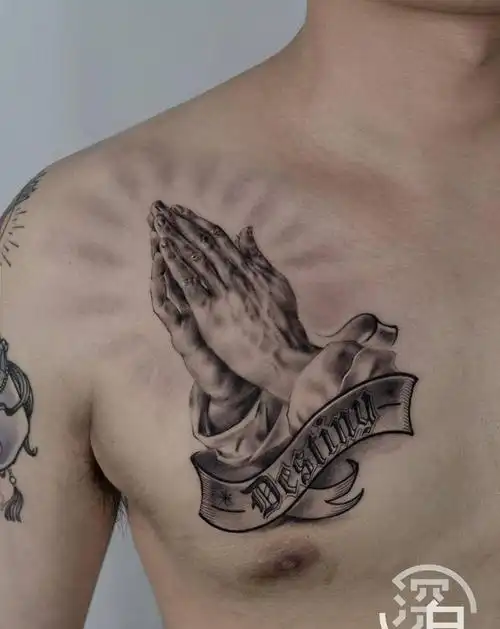 祈祷之手纹身图片_胸部肩部欧美写实祈祷之手纹身图案