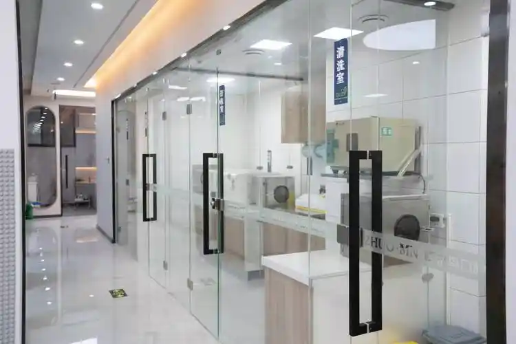 优雅,工作环境舒适,设有口内科,口外科,修复科,正畸科,技工室,消毒室