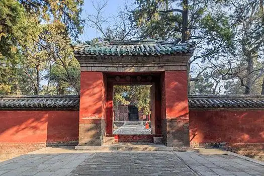 山东曲阜孔庙里的庙门古建筑