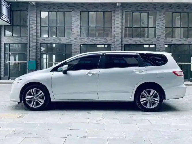 本田奥德赛商务车7座顶配