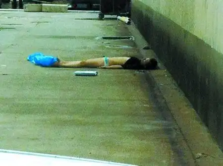 郑州一家洗浴中心年轻女子半裸坠亡(图)