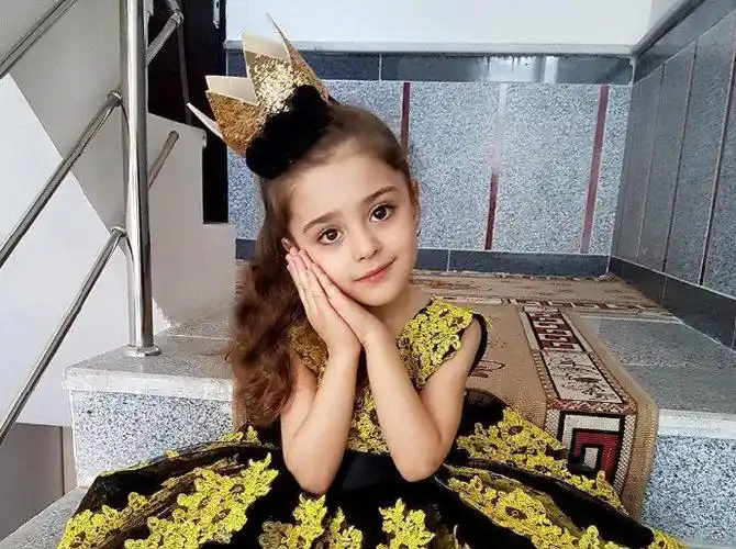 人间天使伊朗有个8岁的小女孩马蒂,她. 来自编剧季良 - 微博