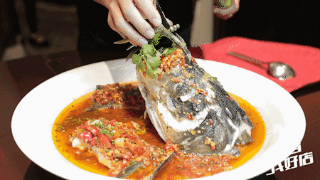 68折南昌首家剁椒鱼头专业餐厅来了只有生长4年的野生大雄鱼才有资格