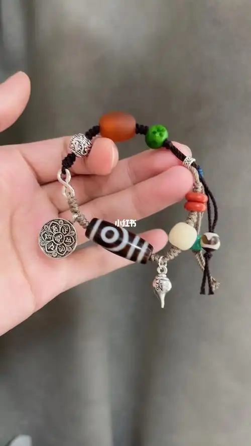 天珠  #文玩女孩  #文玩  #新中式穿搭  #文玩配饰  #文玩盘串