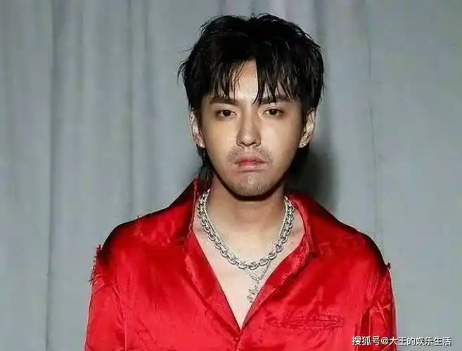 2021年,吴亦凡陷入强奸未成年少女的非法事件中.