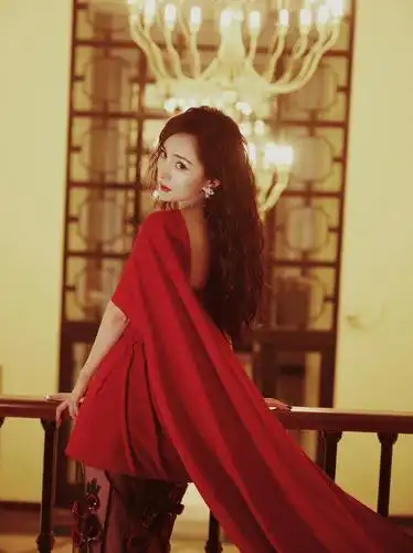 杨幂时尚先生内场look