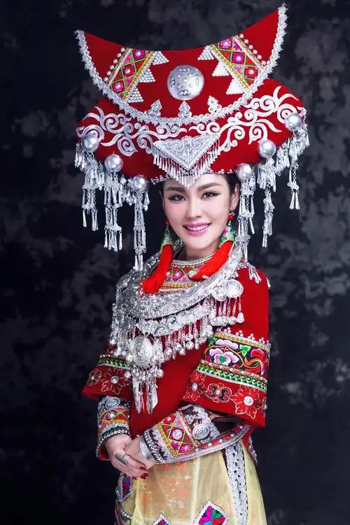 表演团队,广西杂技团及登上过央视春晚的壮族女歌手韦晴晴前来助阵