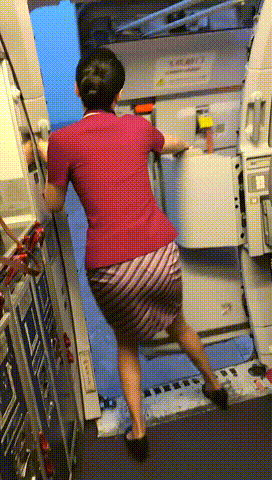 搞笑gif段子:妹子骑马,竟然还有专属动作?_什么_帅哥_美女