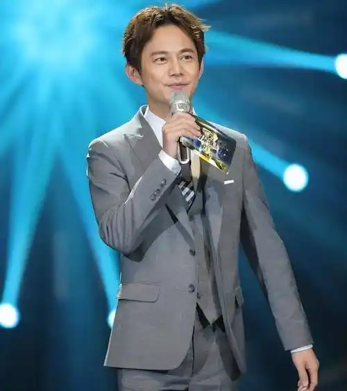 安徽卫视主持人白羽:主持《男生女生向前冲》,颜值高无绯闻_工作_熊