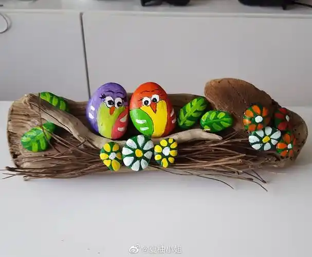 浓情蜜意的猫头鹰石头画