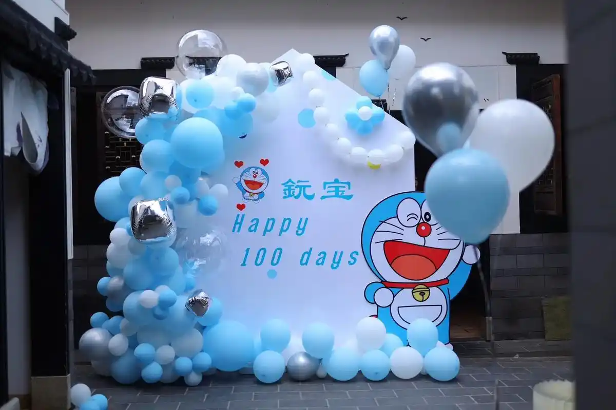 宝宝百天宴气球布置.愿每个宝宝都拥有自己的哆啦a梦,实现自己 - 抖音