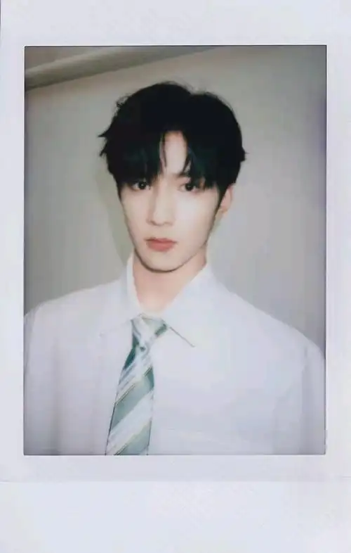 白衬衫花领带,哪款是你的最爱#刘耀文冷脸学长#.blue-刘耀文