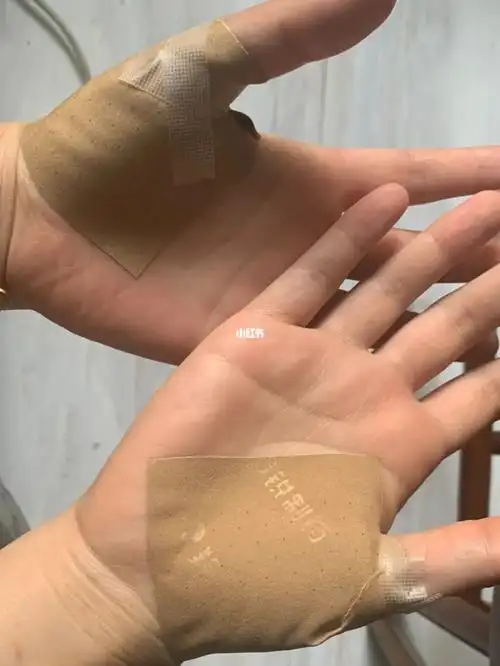 寿司摆摊之不卷了两只手都贴膏药了