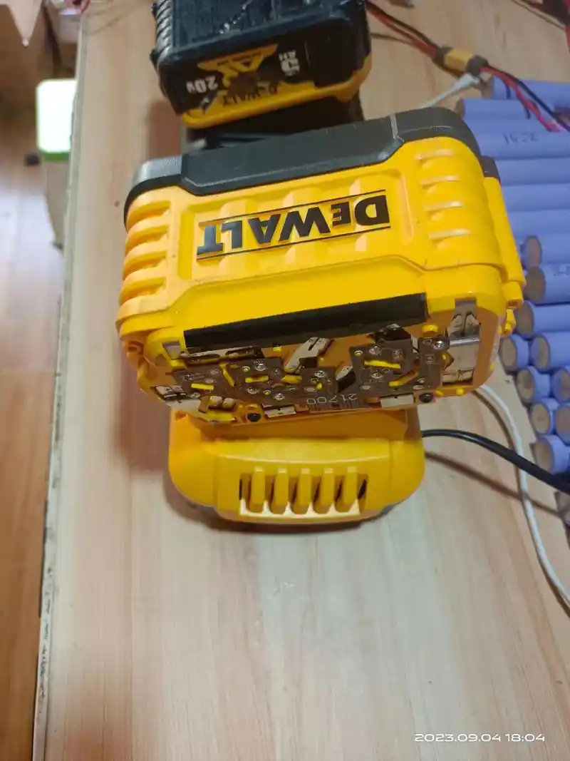 dewalt得伟电动工具电池.#热门话题 dewalt得伟2 - 抖音