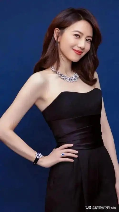 身材丰满又性感的女明星年龄增加但依旧风韵犹存更有吸引力了