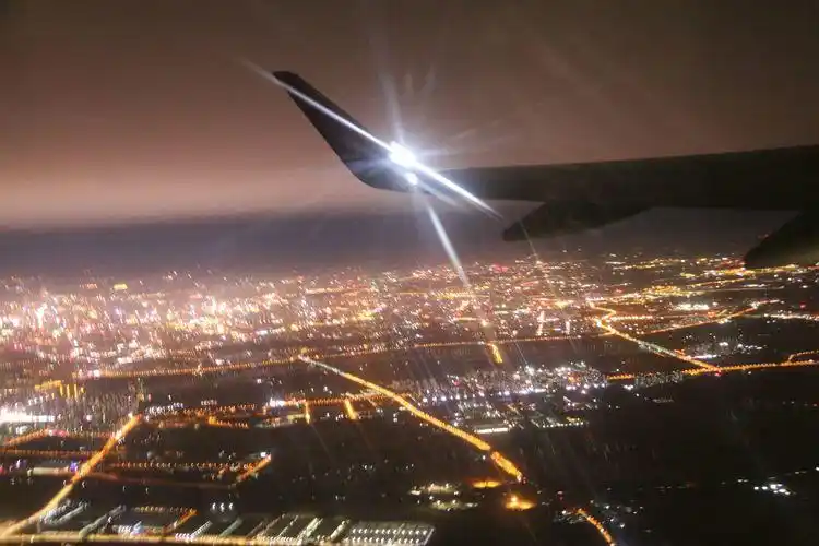 在桂航gt1001沈阳飞往海口航班上鸟瞰沈阳夜景美极了20181115咱也搞把