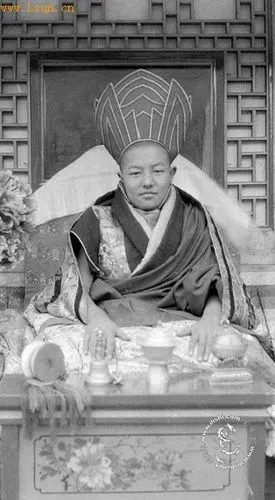 捐飞机支持抗战的五世嘉木样活佛