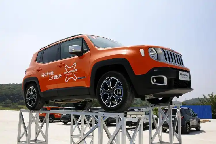 专业级t动能suv全新jeep自由侠南京上市