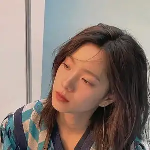 庄达菲少接吻戏头像