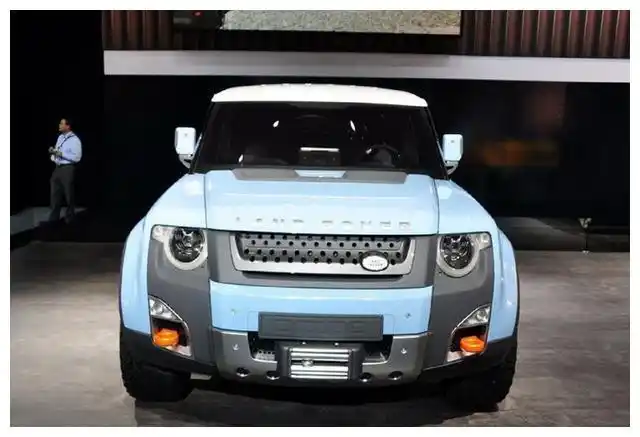 这辆小型的路虎车,搭配四驱 8at,外形威武,要超过牧马人了