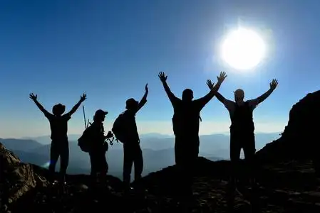 激情攀登者的巅峰成功水果可爱横幅背景模板与复制空间的促销或销售