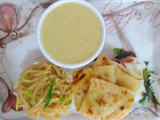 早餐:家常土豆丝 鸡蛋饼 小米粥