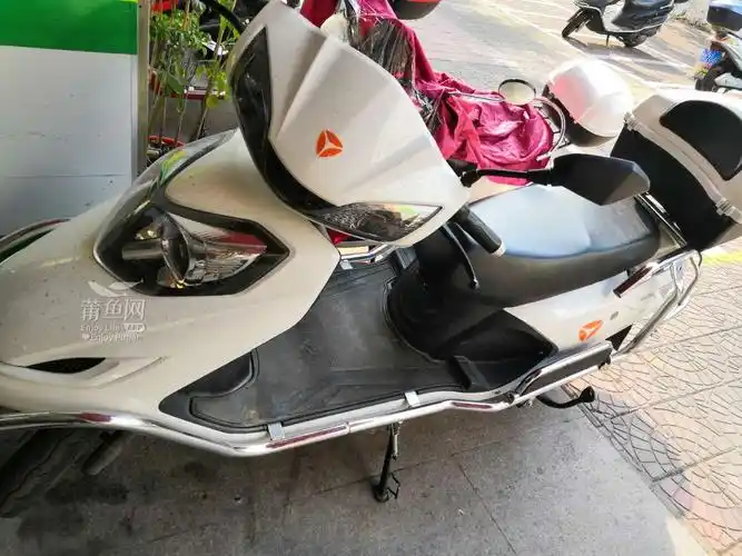 雅迪电动车72v 珍珠白