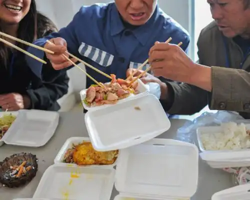 而且由于我国经济水平不断提高,司法环境越来越好,看守所和监狱的伙食