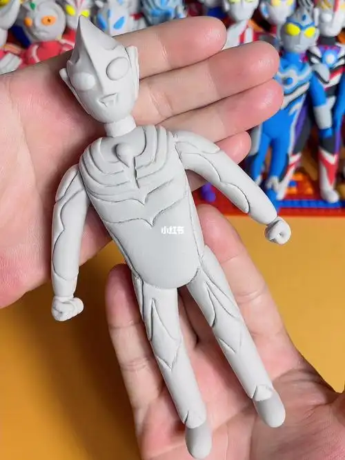 来吧,一起用粘土捏迪迦奥特曼石像