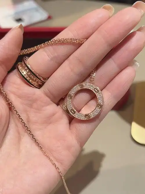 卡地亚大饼满钻项链