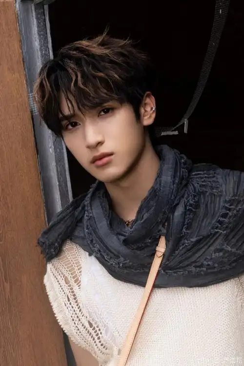 严浩翔神图#02#和严浩翔一起拥抱春天#02#凝聚