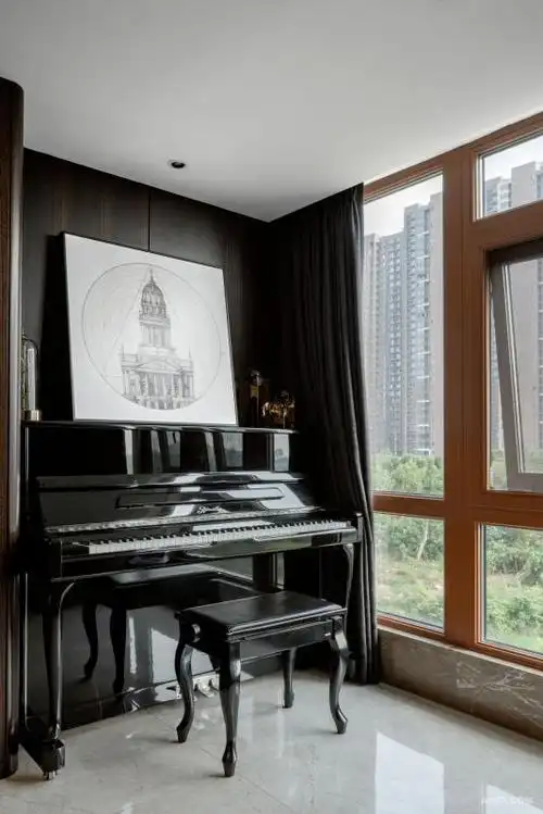 客厅钢琴
