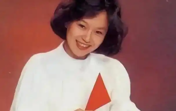 主持人鞠萍我这辈子最正确的选择就是43岁携子再婚嫁与了杨硕