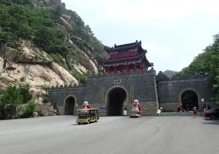 丹东 /a> a target="_blank" href="/item/凤凰山风景名胜区/10850026