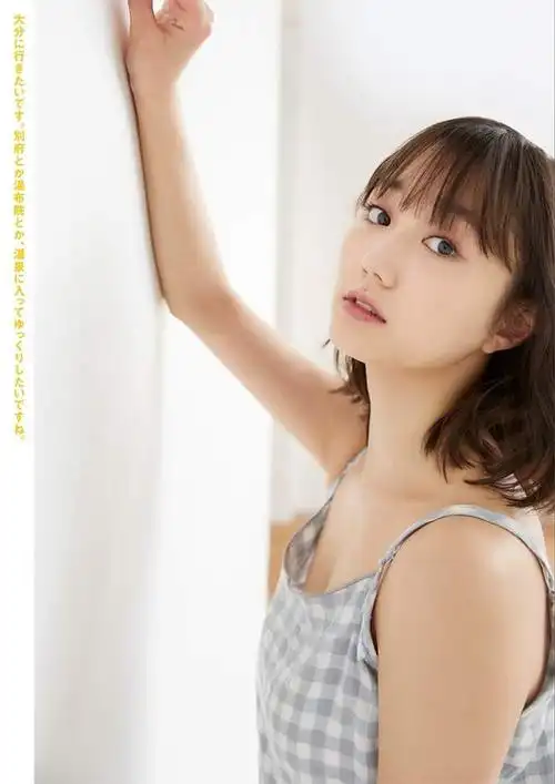 日本气质女神铃木友菜福利写真肤白胸大笑容甜美