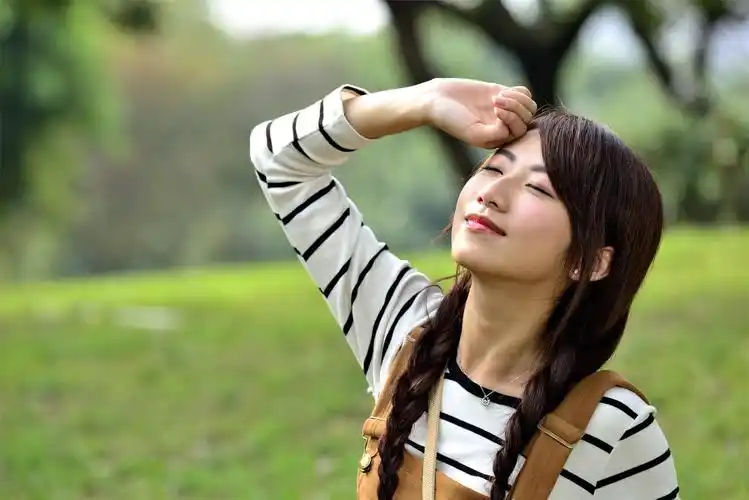 校花美女张嘉庭性感美女写真桌面壁纸