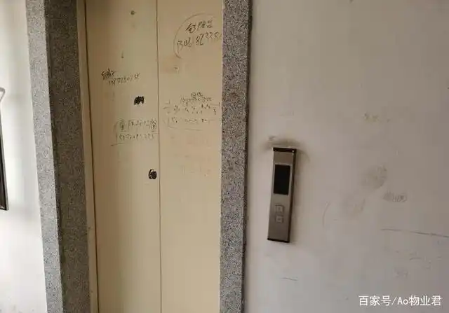 保定:某高层小区公共用电故障,电梯停运5天,业主回家靠爬步梯