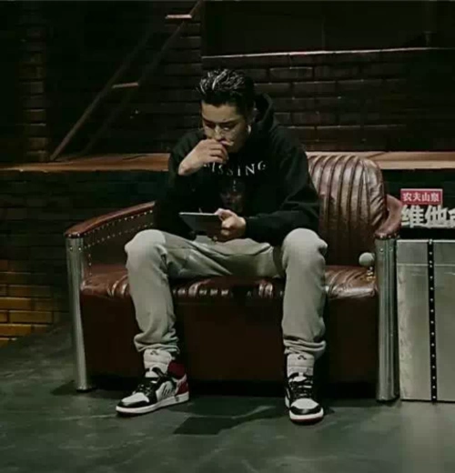 无论是在《中国有嘻哈》的吴亦凡著用客制化的 nike air jordan 1